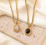 Elegant Vintage-Inspired Oval Pendant Necklace - Image 2
